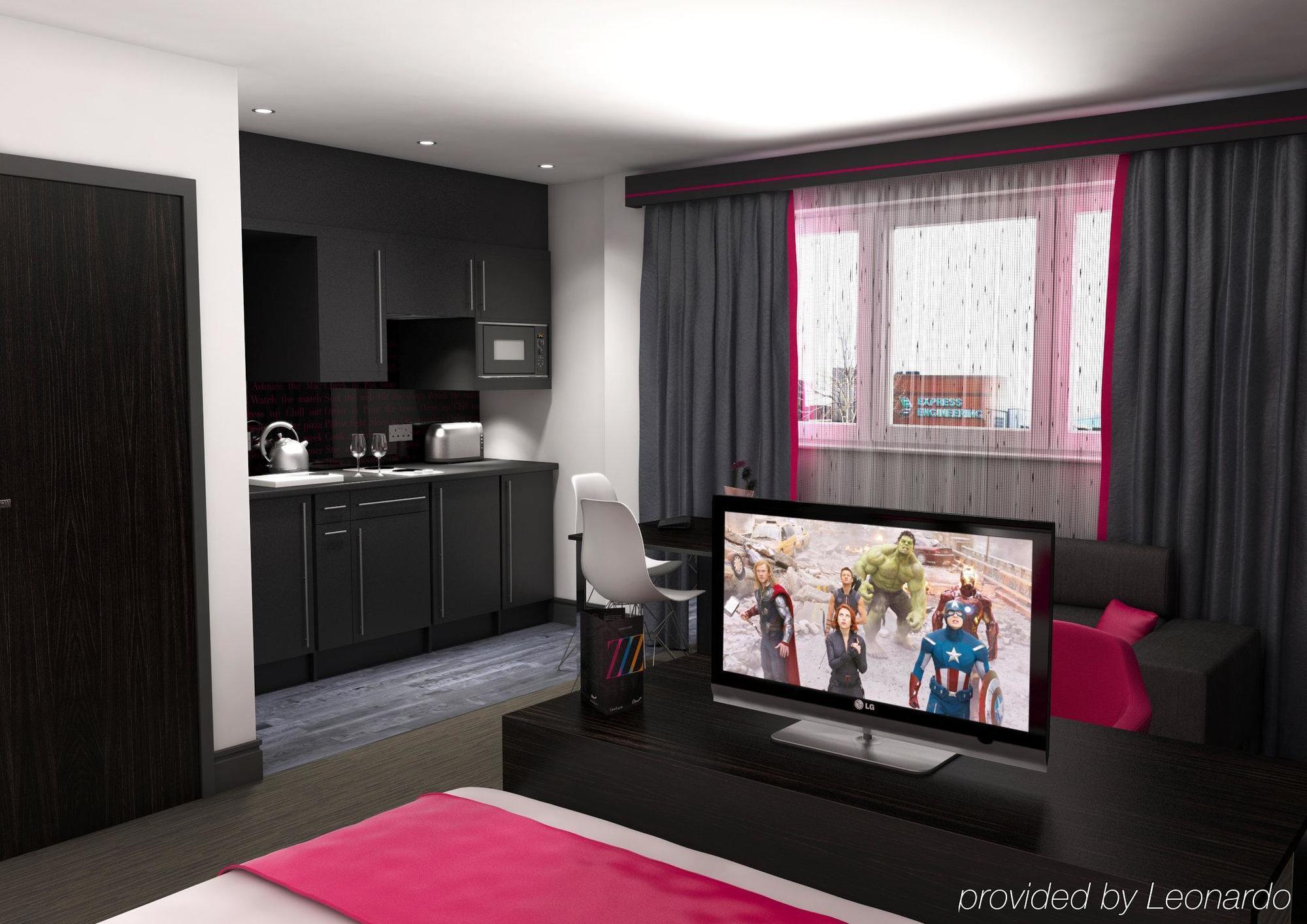 Roomzzz Chester City Exteriör bild
