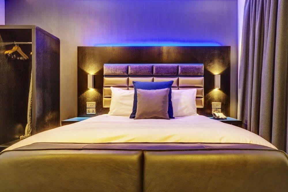 Roomzzz Chester City Exteriör bild