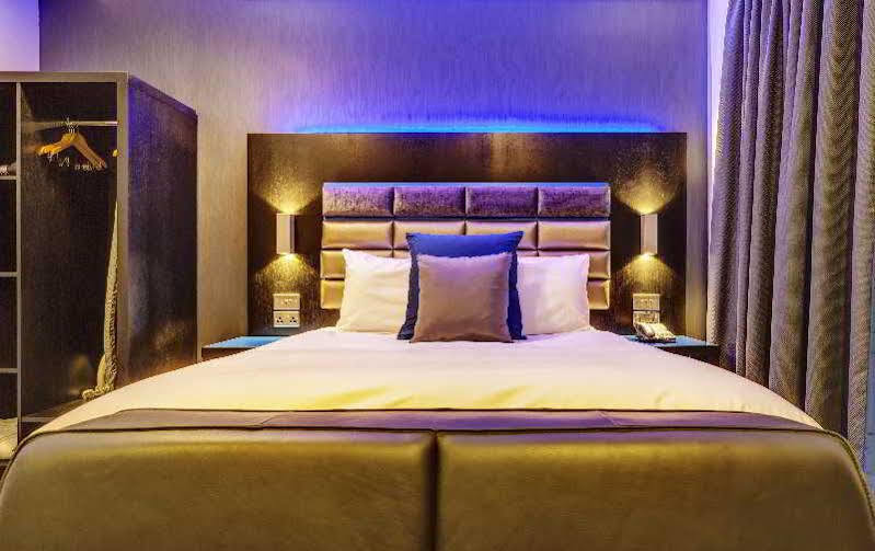 Roomzzz Chester City Exteriör bild